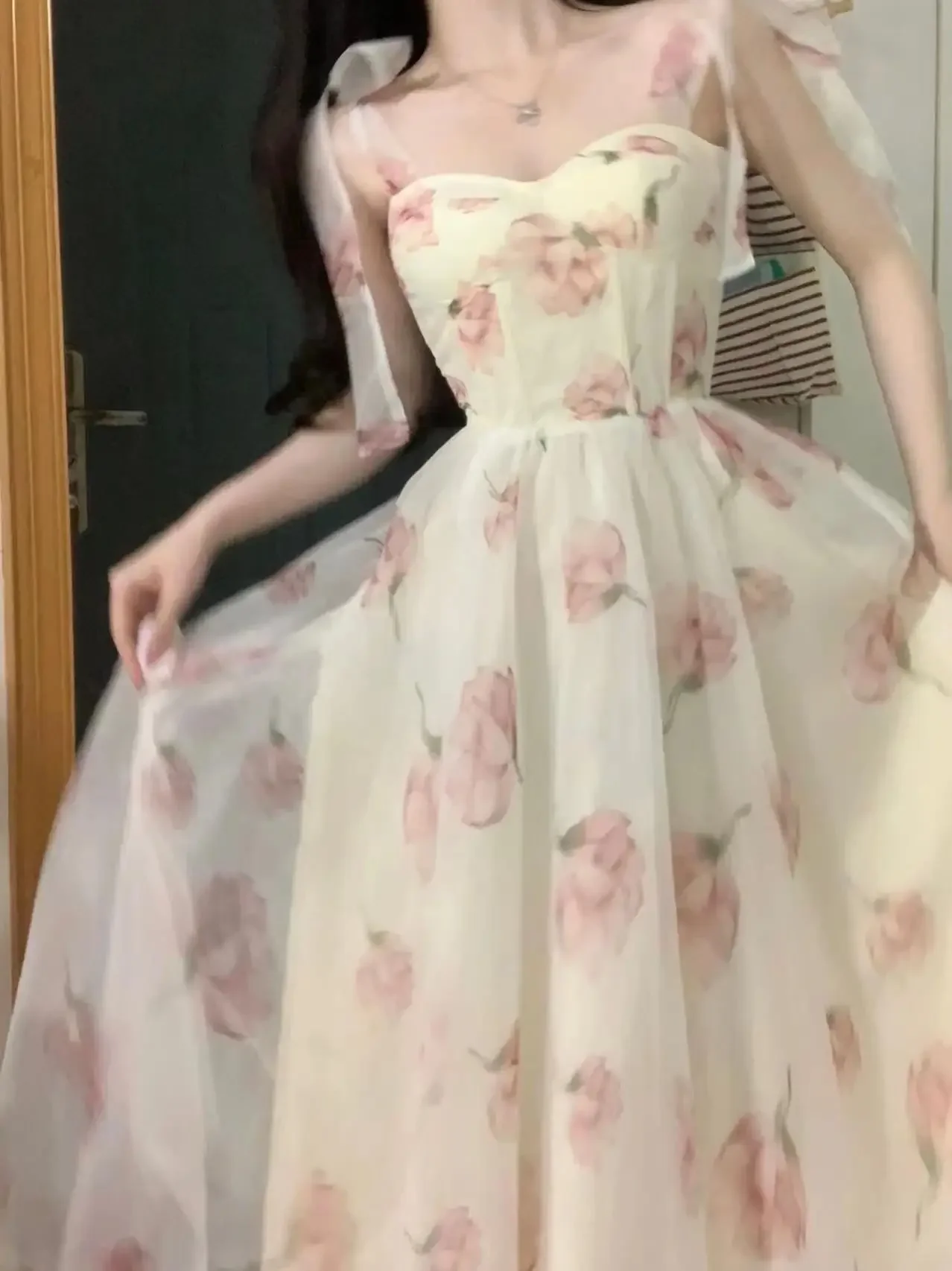 Sweet Elegant French Floral Strap Dress Women Causal Fashion Korean Long Fairy Dresses Summer Chic Evening Party One Piece Dress
Sweet Elegant French Floral Strap Dress Women Causal Fashion Korean Long Fairy Dresses Summer Chic Evening Party One Piece Dress