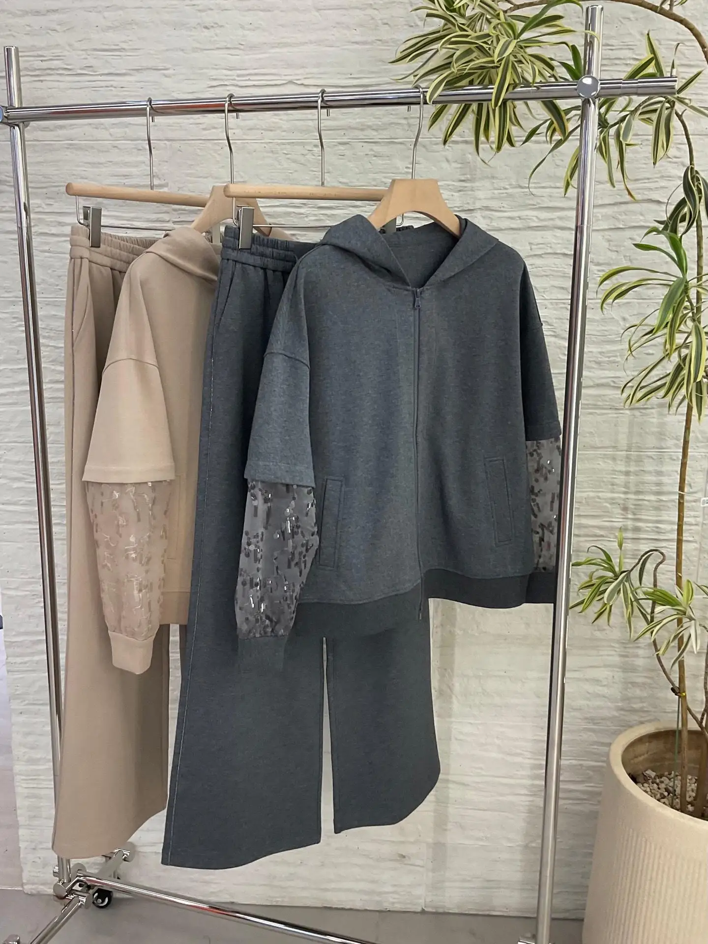 Luxurious women's autumn 2025 cotton sequined zipper jacket drawstring casual straight leg pants set
Luxurious women's autumn 2025 cotton sequined zipper jacket drawstring casual straight leg pants set
