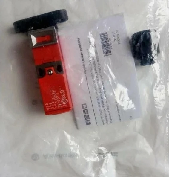 Brand New 440K-E33047 440K-E33040 440K-E33046 Fast delivery
Brand New 440K-E33047 440K-E33040 440K-E33046 Fast delivery