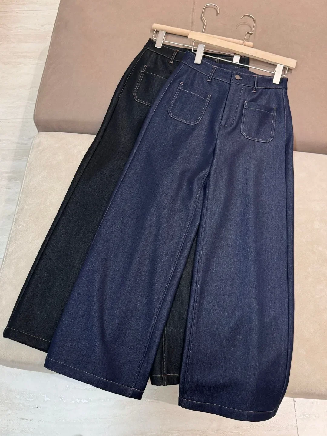 Autumn Women's Plus Velvet Wide Leg Jeans High Waist Straight Loose Ladies Denim Pants
Autumn Women's Plus Velvet Wide Leg Jeans High Waist Straight Loose Ladies Denim Pants