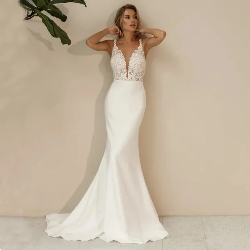 Sexy V-Neck Appliques Lace Mermaid Satin Wedding Dresses Back Deep V Designs Bridal Gowns
Sexy V-Neck Appliques Lace Mermaid Satin Wedding Dresses Back Deep V Designs Bridal Gowns