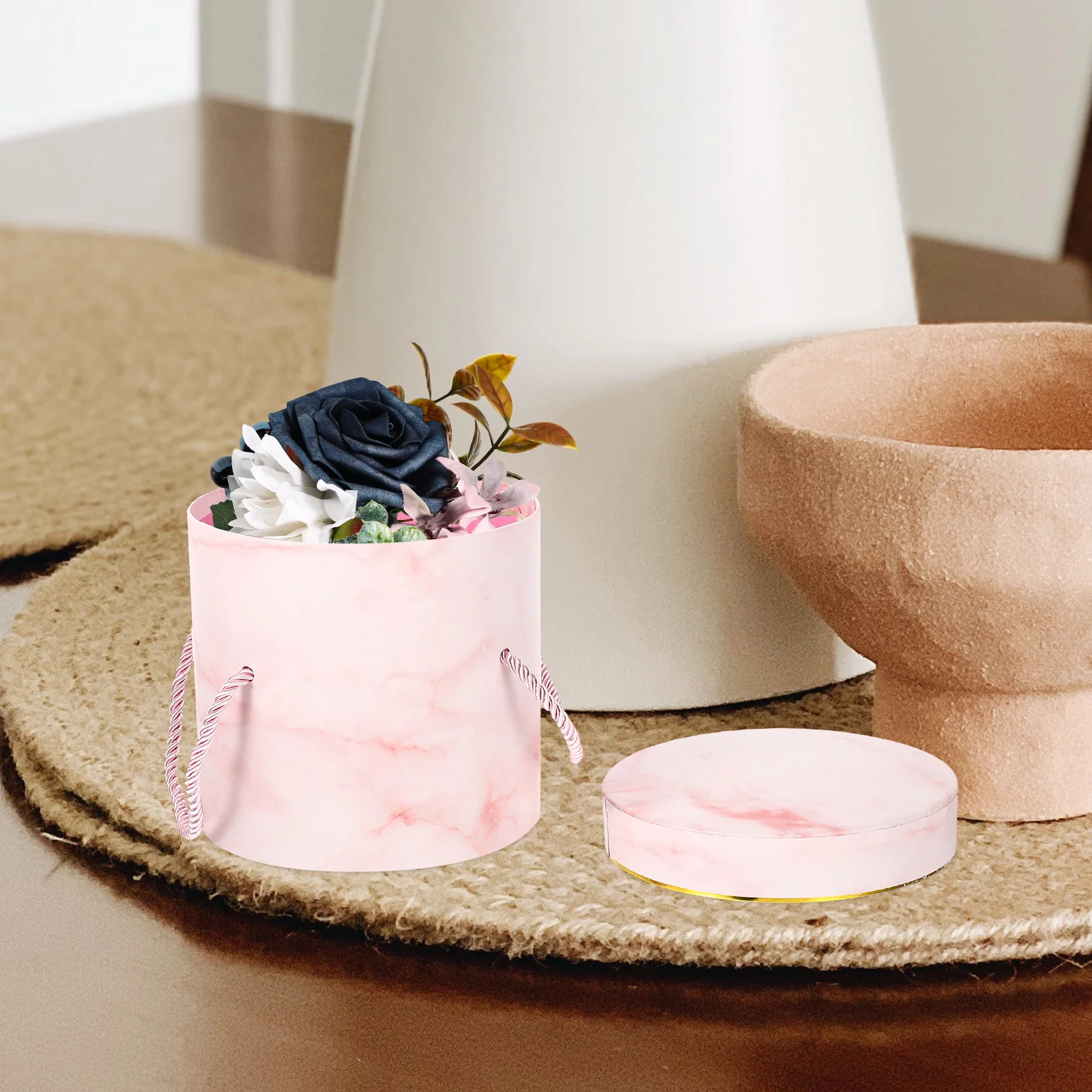 Handheld Round Flower Bucket 140x140 Pink Large Paper Gift Boxes Valentine Day Mother's Day Bridal Shower Floral Arrangement
Handheld Round Flower Bucket 140x140 Pink Large Paper Gift Boxes Valentine Day Mother's Day Bridal Shower Floral Arrangement