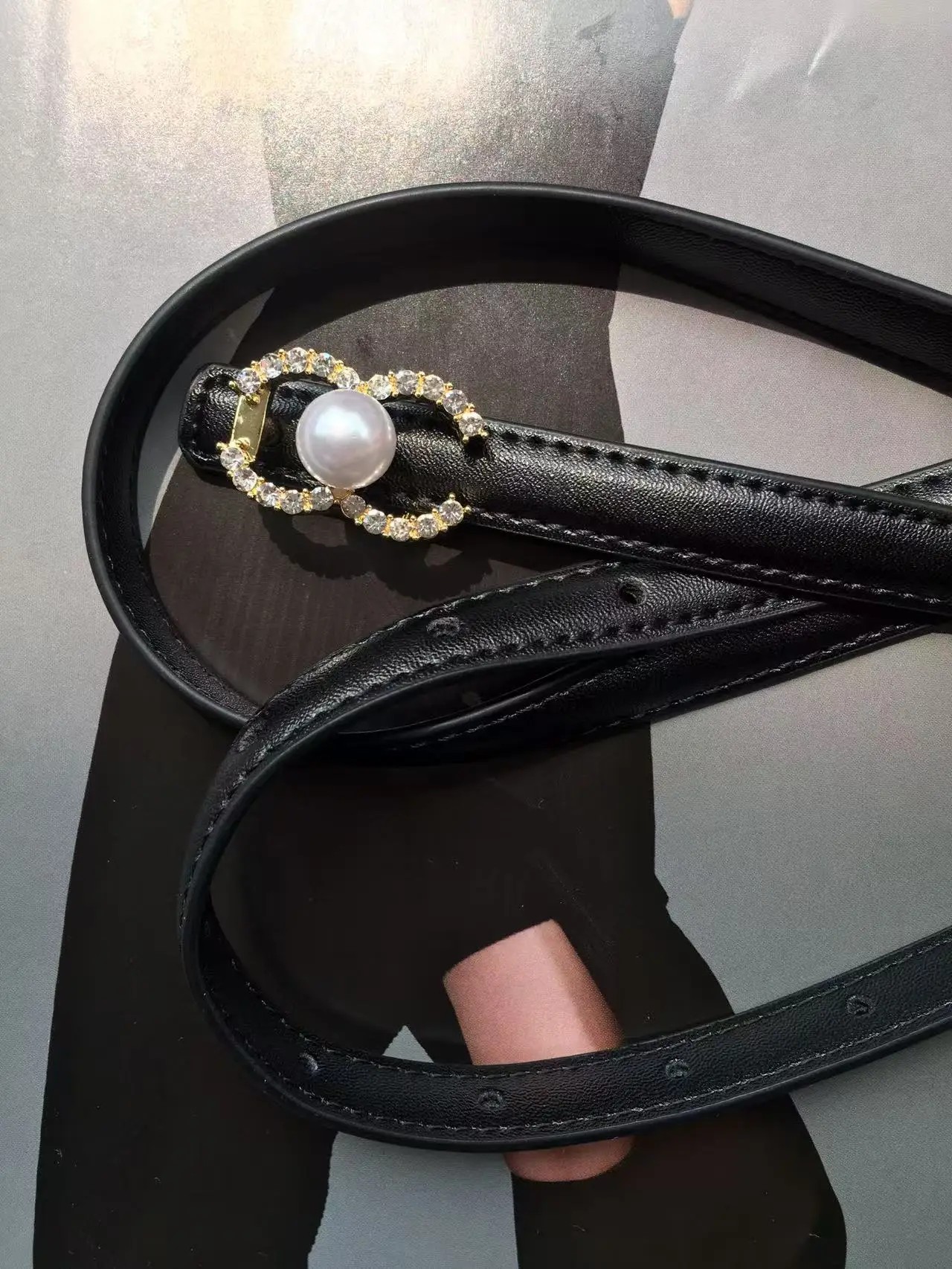 Luxury design sense of leather belt ladies leather all-match 100 * 1.5cm dress pants with thin belt advanced sense of fashion
Luxury design sense of leather belt ladies leather all-match 100 * 1.5cm dress pants with thin belt advanced sense of fashion