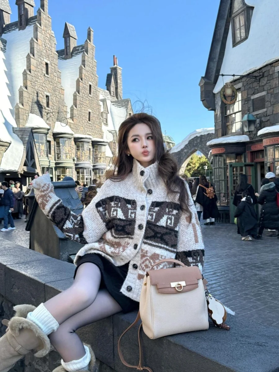 Retro High Collar Fair Isle Pattern Color Block Knitted Open Cardigan Sweater Women's Loose Lazy Style Outerwear Top
Retro High Collar Fair Isle Pattern Color Block Knitted Open Cardigan Sweater Women's Loose Lazy Style Outerwear Top