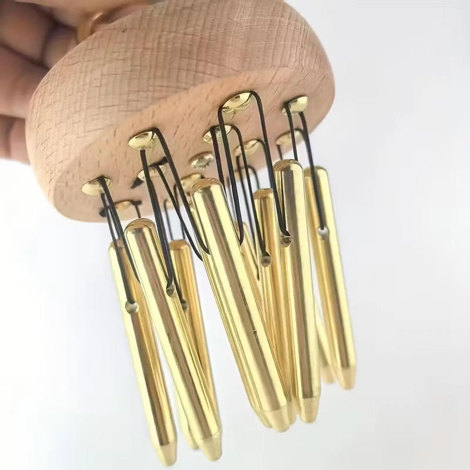 Ветряные колокольчики в ретро-стиле, подвесные, 12-тональные, классические, с ручным приводом, для сада, дома, веранды, декора интерьера.
Ветряные колокольчики в ретро-стиле, подвесные, 12-тональные, классические, с ручным приводом, для сада, дома, веранды, декора интерьера.