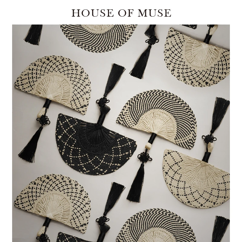 Fan planting material Chinese retro high-end pure hand-woven antique fringed straw handheld household handicrafts simple modern
Fan planting material Chinese retro high-end pure hand-woven antique fringed straw handheld household handicrafts simple modern