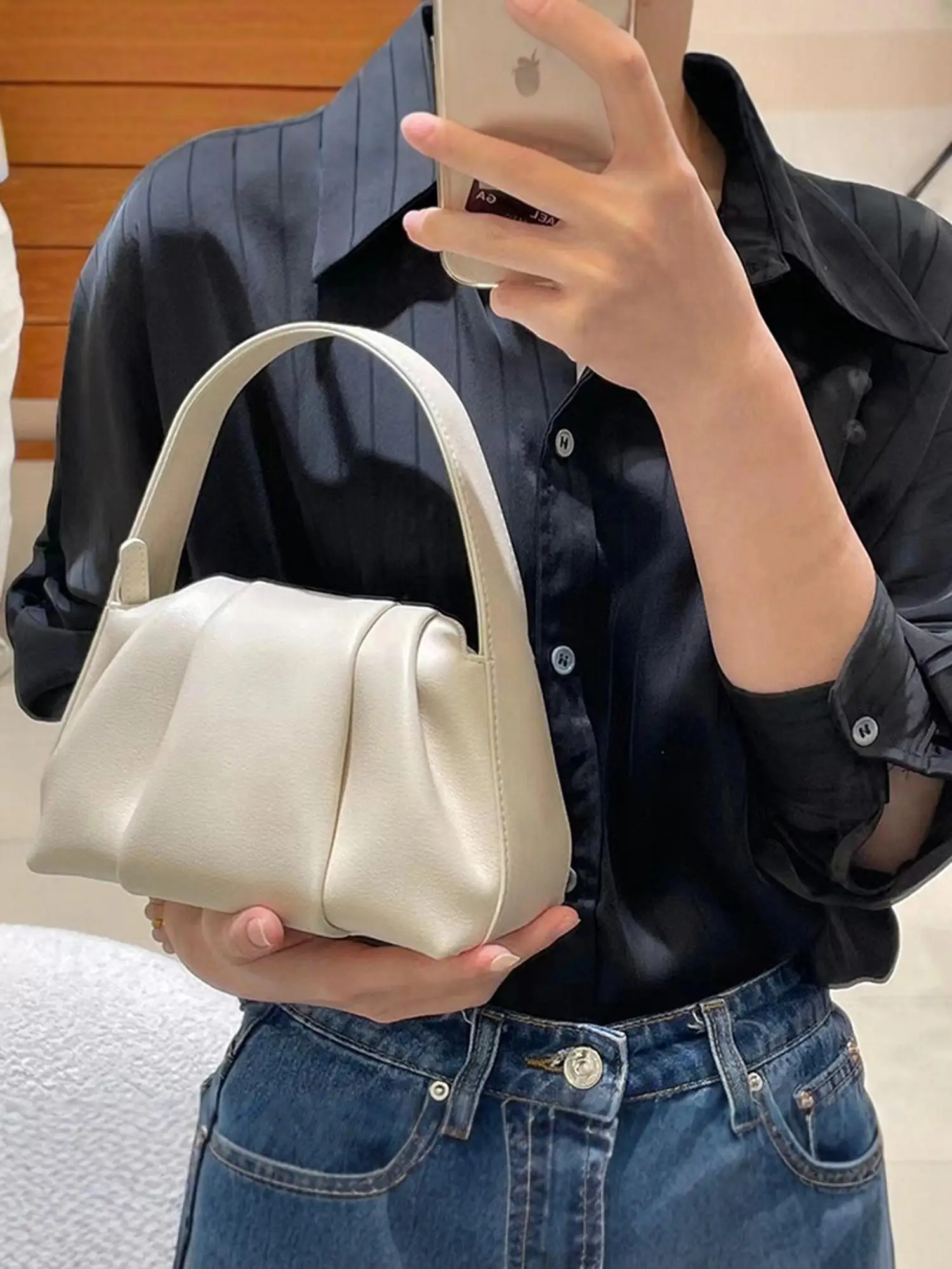 Официальный сайт MK DA, роскошная женская сумка из натуральной кожи, весна 2024, новая сложенная сумка-облако, маленькая сумка через плечо
Официальный сайт MK DA, роскошная женская сумка из натуральной кожи, весна 2024, новая сложенная сумка-облако, маленькая сумка через плечо