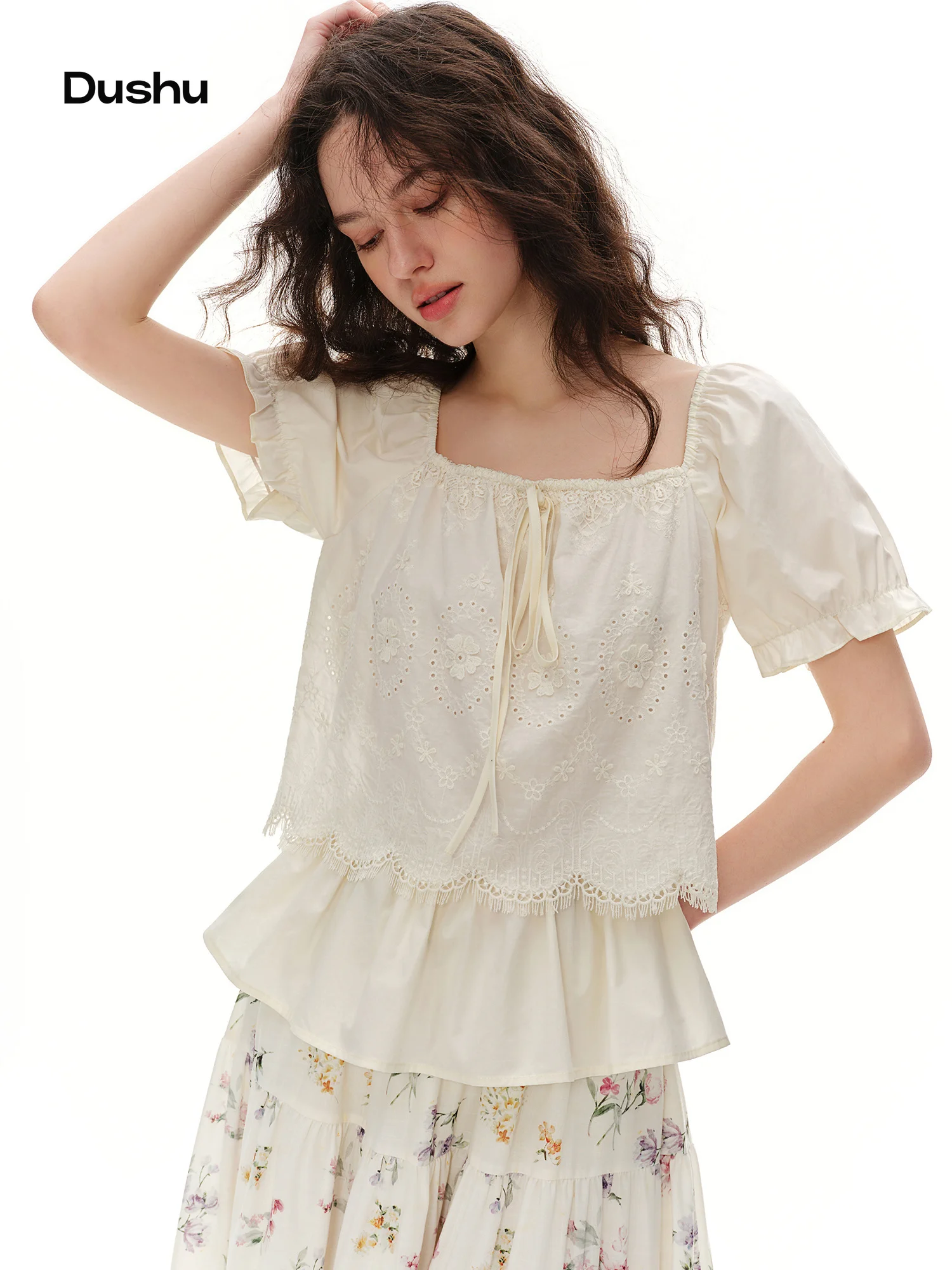 DUSHU 2026 Summer Women's Square Neck Lace Trim Blouse - Garden Cottage Style for Relaxed and Daily Wear
DUSHU 2026 Summer Women's Square Neck Lace Trim Blouse - Garden Cottage Style for Relaxed and Daily Wear