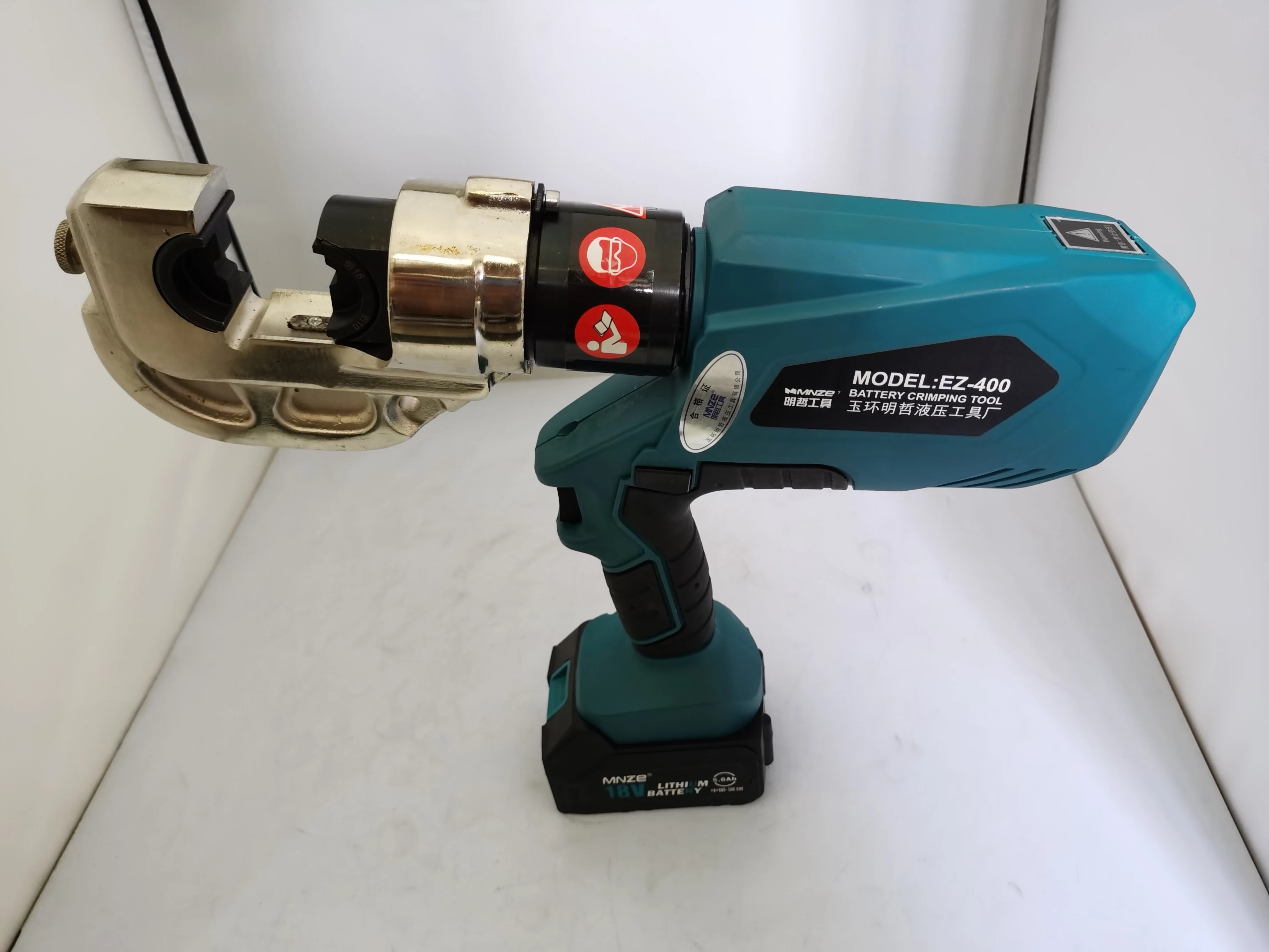 EZ-300 Universal model rechargeable electric Hydraulic Plier, crimping copper and aluminum terminals Wire Crimper 16-300mm2
EZ-300 Universal model rechargeable electric Hydraulic Plier, crimping copper and aluminum terminals Wire Crimper 16-300mm2