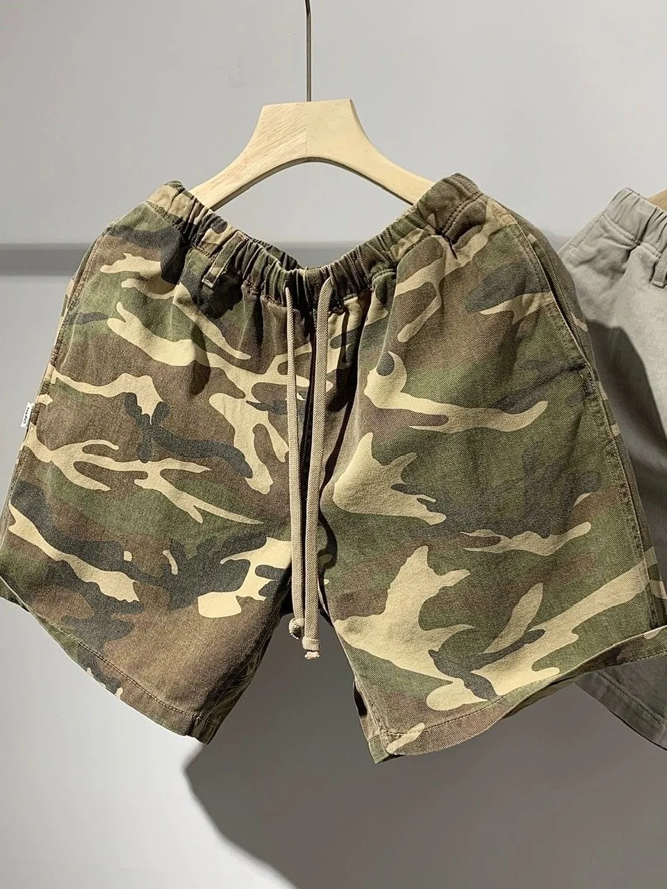 Loose Fit Camouflage Workwear Shorts Men's Elastic Waist Drawstring Thin Summer Trendy Brand Casual Cotton Straight Leg Shorts
Loose Fit Camouflage Workwear Shorts Men's Elastic Waist Drawstring Thin Summer Trendy Brand Casual Cotton Straight Leg Shorts
