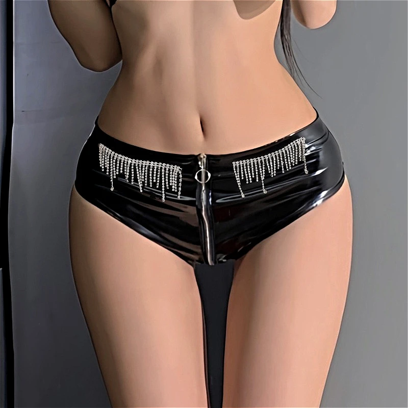 Блестящие женские сексуальные шорты из лакированной кожи на молнии, клубная одежда, черные глянцевые женские шорты с бахромой, треугольные шорты Y2K, ночное белье, утягивающие трусики
Блестящие женские сексуальные шорты из лакированной кожи на молнии, клубная одежда, черные глянцевые женские шорты с бахромой, треугольные шорты Y2K, ночное белье, утягивающие трусики