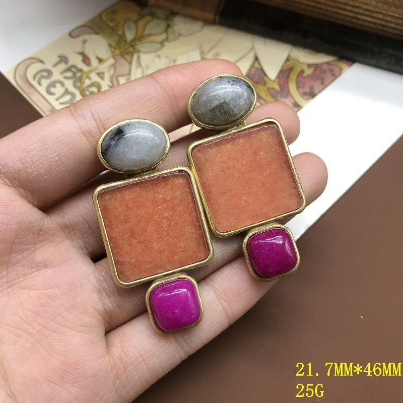 Medieval Jewelry Geometric Stud Earrings Temperament Versatile Retro Old Gold Inlaid Stone Stud Earrings Niche Jewelry
Medieval Jewelry Geometric Stud Earrings Temperament Versatile Retro Old Gold Inlaid Stone Stud Earrings Niche Jewelry