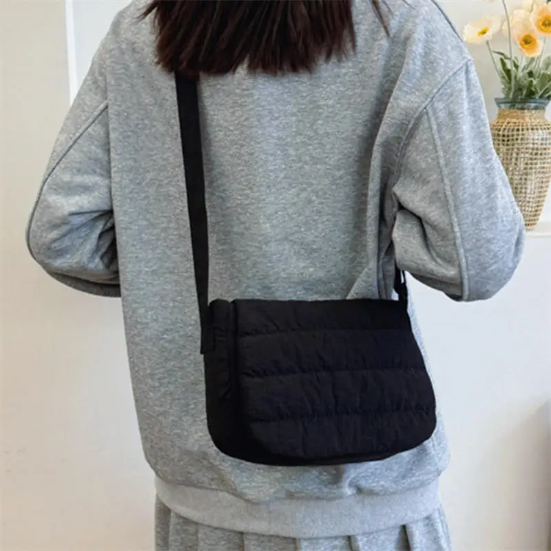Solid Color Shoulder Bags Fashion Large Capacity Lightweight Messenger Bags Down Cotton Padded Underarm Tote Bags Women Girls
Solid Color Shoulder Bags Fashion Large Capacity Lightweight Messenger Bags Down Cotton Padded Underarm Tote Bags Women Girls