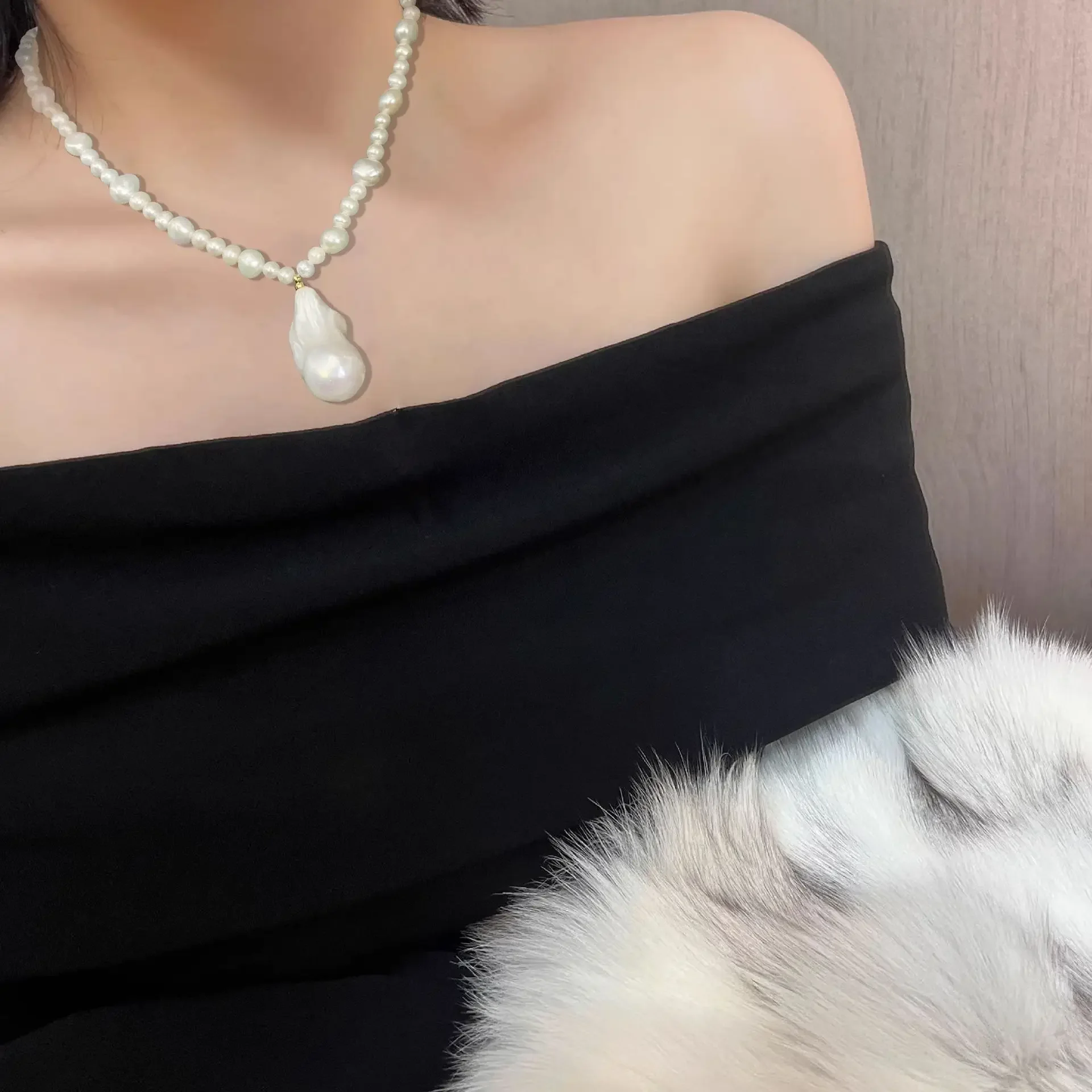 High-Quality Natural Baroque Shaped Pendant Freshwater Pearl Necklace White Beads Choker Women Fashion Jewelry Charm Collar Gift
High-Quality Natural Baroque Shaped Pendant Freshwater Pearl Necklace White Beads Choker Women Fashion Jewelry Charm Collar Gift