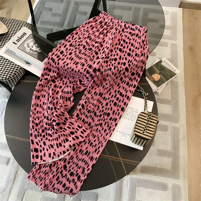 Summer Thin High Waist Drapey Texture Wide Leg Pants Women's Casual Floor-Length Loose Fit Tapered Long Pants Leopard Print
Summer Thin High Waist Drapey Texture Wide Leg Pants Women's Casual Floor-Length Loose Fit Tapered Long Pants Leopard Print