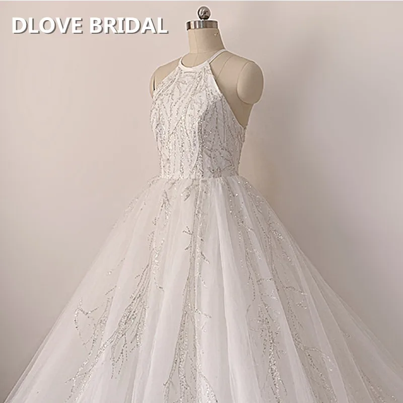 Keyhole Back Luxury Ball Gown Wedding Dress Bridal Gown with Unique Lace Appliques Real Photos
Keyhole Back Luxury Ball Gown Wedding Dress Bridal Gown with Unique Lace Appliques Real Photos