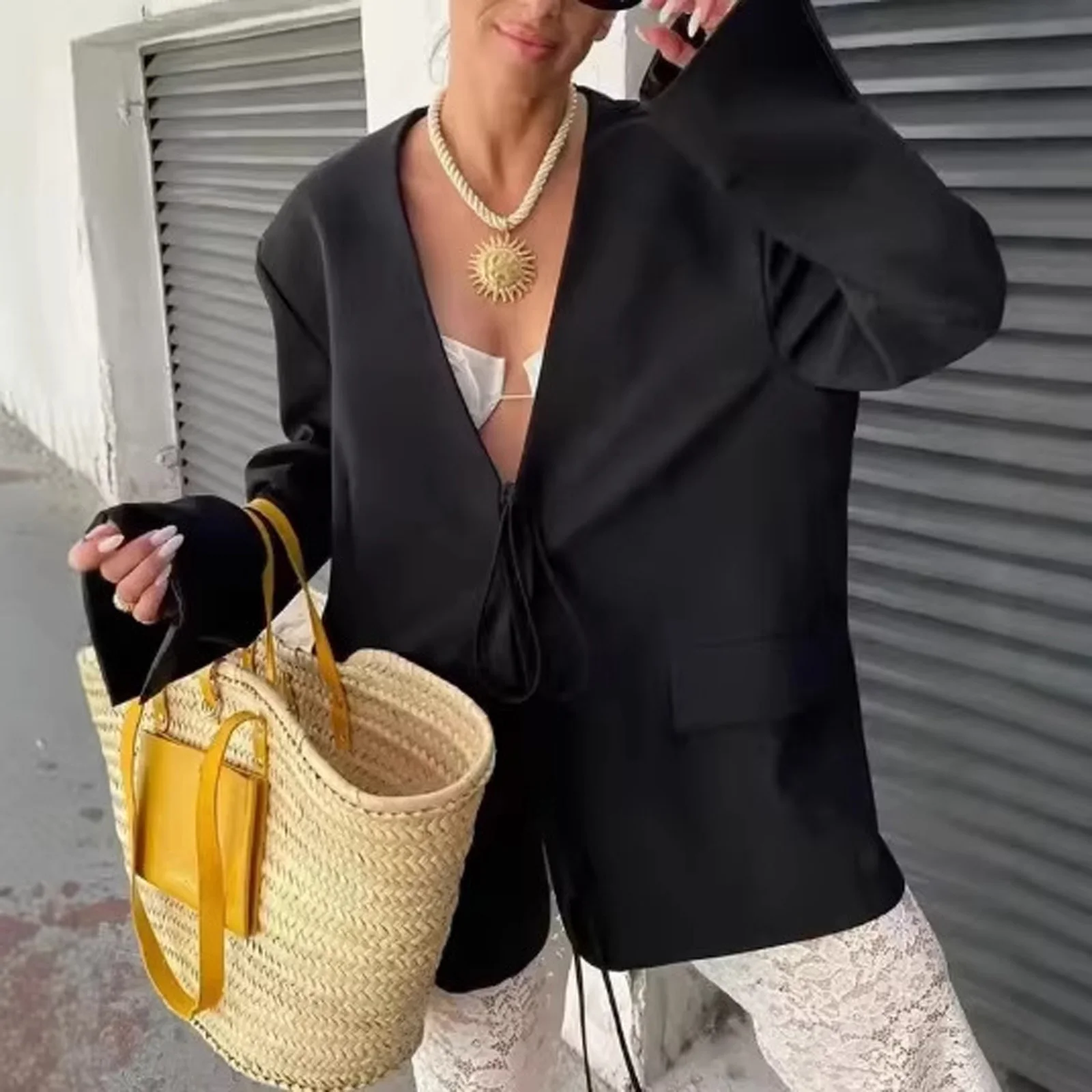Casual Oversized Black Blazer Women V Neck Bow Tie Pockets Loose Jackets Fashion Fall Streetwear Women Outwears
Casual Oversized Black Blazer Women V Neck Bow Tie Pockets Loose Jackets Fashion Fall Streetwear Women Outwears