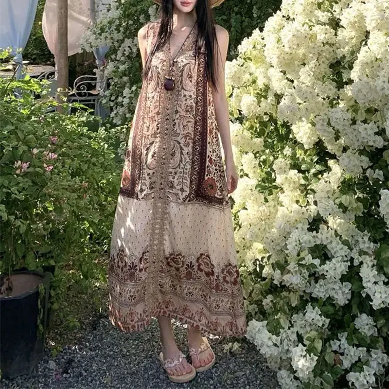 Women Bohemian Ethnic Floral Print Sleeveless Maxi Dress V Neck Lace Patch Loose Flowy Summer Vacation Beach Vintage Long Dress
Women Bohemian Ethnic Floral Print Sleeveless Maxi Dress V Neck Lace Patch Loose Flowy Summer Vacation Beach Vintage Long Dress