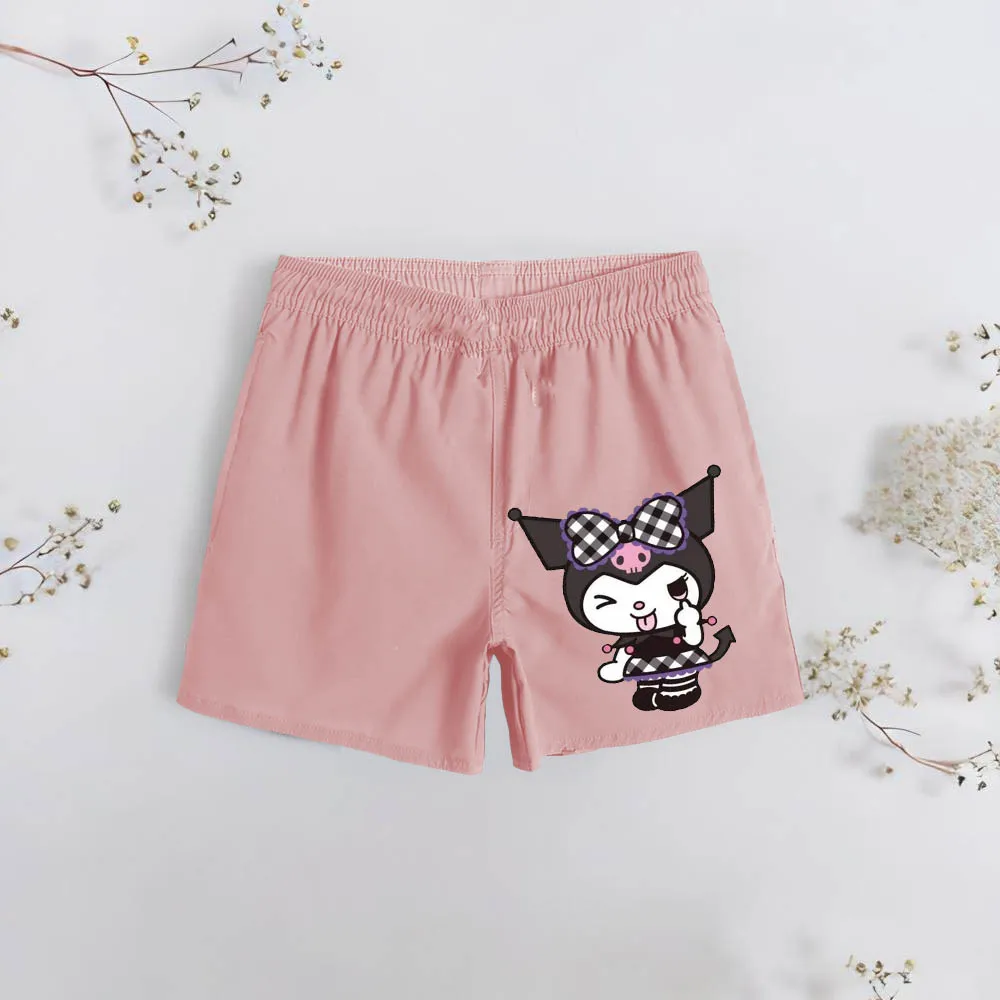 Мягкие Детские эластичные пляжные брюки Kuromi для отпуска, простые шорты с мультяшным рисунком Y2K, модные энергетические шорты с карманами для девочек
Мягкие Детские эластичные пляжные брюки Kuromi для отпуска, простые шорты с мультяшным рисунком Y2K, модные энергетические шорты с карманами для девочек