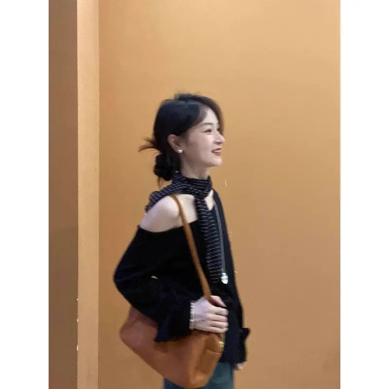 Off Shoulder T-Shirt Japanese Style Womens Half Turtleneck Korean Popular Emo Tee Streetwear Print Sports Tops Loose Fit Sleeves
Off Shoulder T-Shirt Japanese Style Womens Half Turtleneck Korean Popular Emo Tee Streetwear Print Sports Tops Loose Fit Sleeves