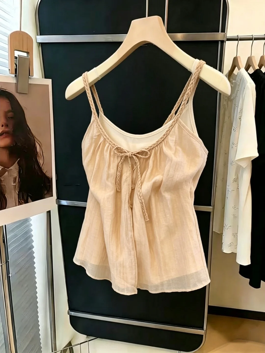 High-End Women's Knitted Halter Vest Set Summer Vacation Style Layered Top Breathable Strap Vest Two-Piece Suit Chinese Origin
High-End Women's Knitted Halter Vest Set Summer Vacation Style Layered Top Breathable Strap Vest Two-Piece Suit Chinese Origin