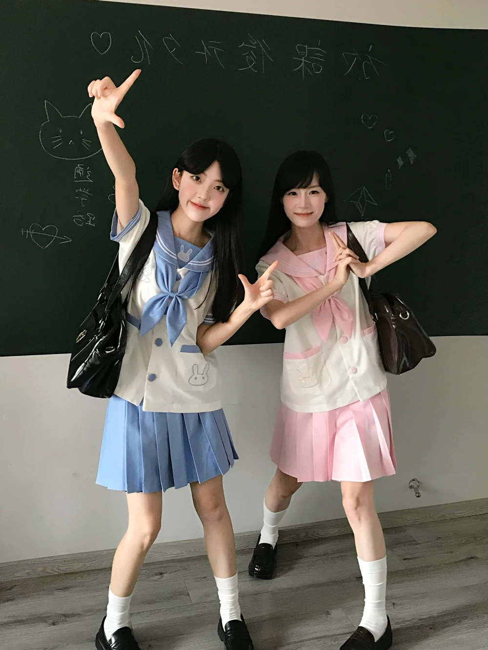 Оригинальный кролик Jk orm Long Sve Sailor Suit Set для девочек Twin Sister Cute Kindergarten School orm Юбка
Оригинальный кролик Jk orm Long Sve Sailor Suit Set для девочек Twin Sister Cute Kindergarten School orm Юбка