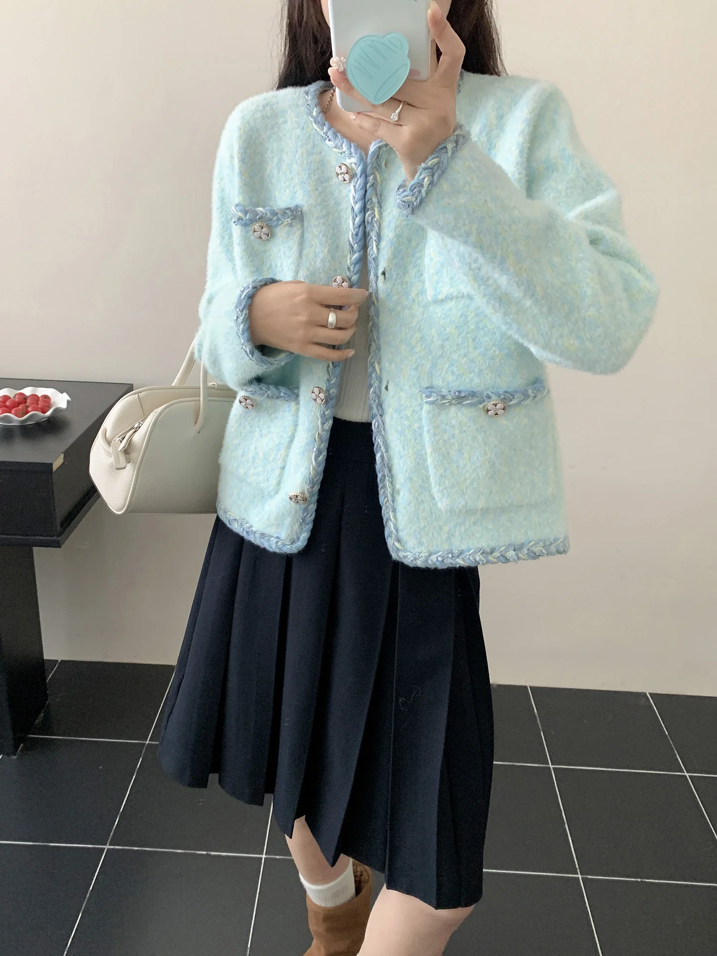 Женское пальто светской львицы, осень-зима 2025, новые модные куртки с круглым вырезом и контрастным верхом
Женское пальто светской львицы, осень-зима 2025, новые модные куртки с круглым вырезом и контрастным верхом