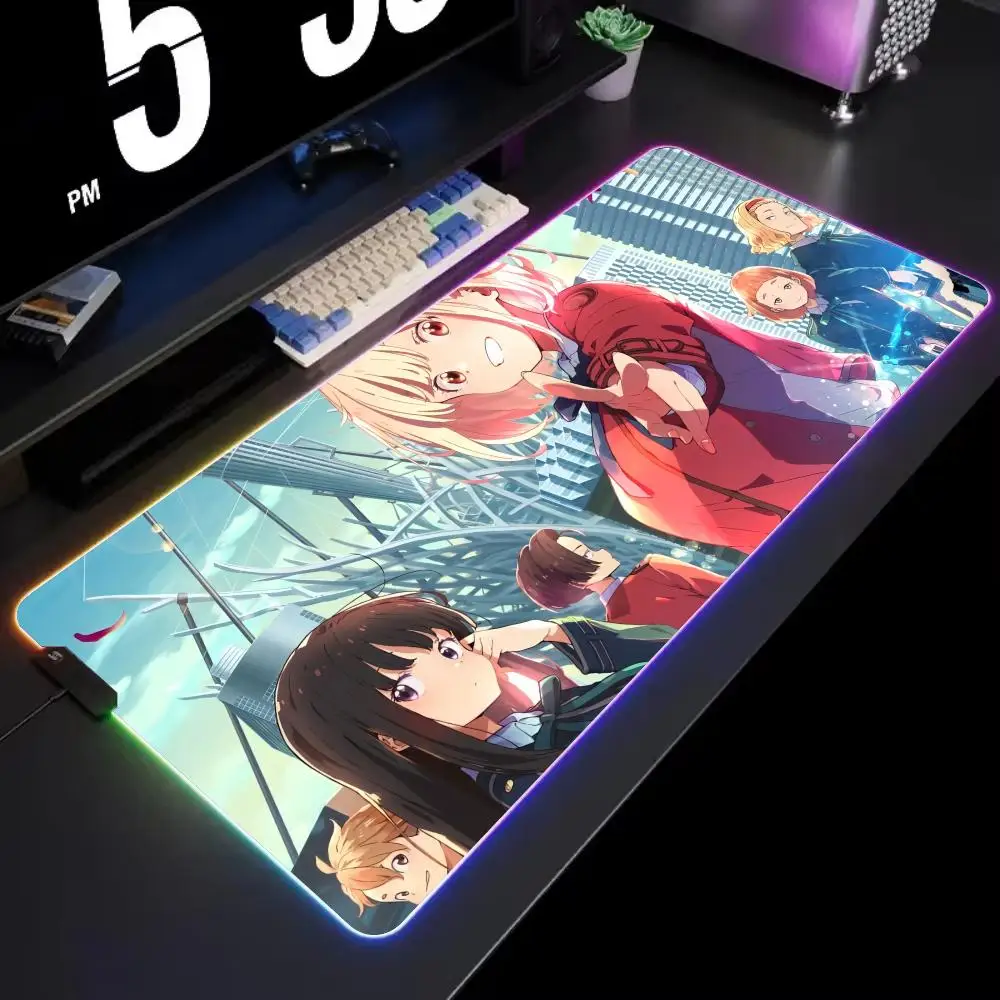 Коврик для мыши Lycoris Recoil, игровой RGB-коврик для стола, светодиодный коврик для мыши с подсветкой, игровые аксессуары, большой коврик для мыши
Коврик для мыши Lycoris Recoil, игровой RGB-коврик для стола, светодиодный коврик для мыши с подсветкой, игровые аксессуары, большой коврик для мыши