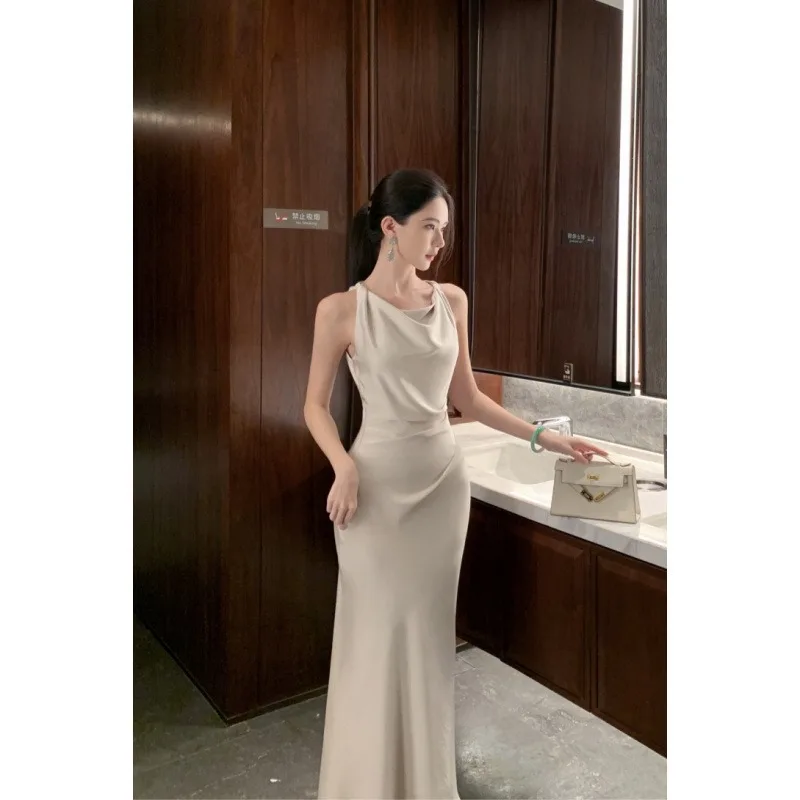Summer's new high-end satin dress with a touch of elegance twisted halter cinched waist and slimming fishtail dress fashion 2026
Summer's new high-end satin dress with a touch of elegance twisted halter cinched waist and slimming fishtail dress fashion 2026