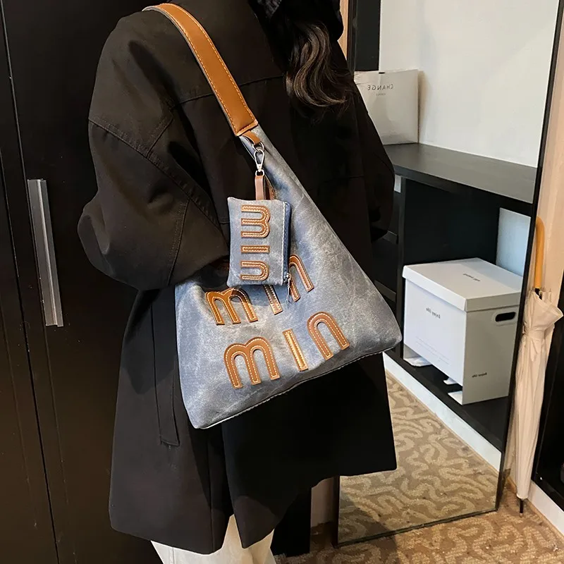 Elegant Tote Bag for Women, Lesportsac Style Light Luxury Brand, High-Capacity and Fashionable
Elegant Tote Bag for Women, Lesportsac Style Light Luxury Brand, High-Capacity and Fashionable