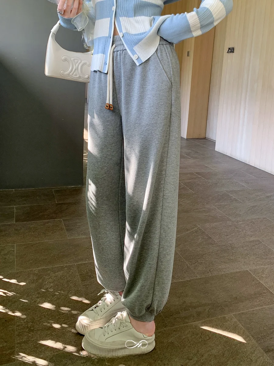 Свободные спортивные брюки для женщин больших размеров: повседневные весенние брюки с высокой талией из хлопковой смеси, комфортные, с эффектом похудения
Свободные спортивные брюки для женщин больших размеров: повседневные весенние брюки с высокой талией из хлопковой смеси, комфортные, с эффектом похудения