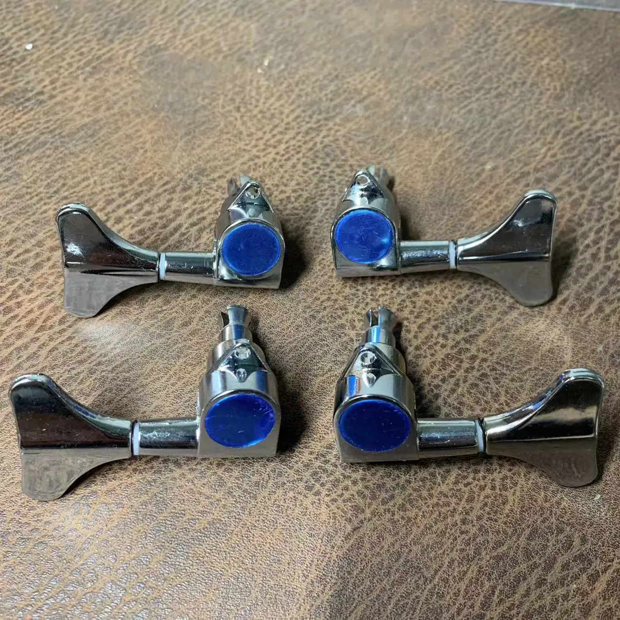 Bass Tuning Pegs Machine Heads Zinc Alloy Closed Gear for Electric Bass Guitar Musical Instrument Fish Tail Design Durable
Bass Tuning Pegs Machine Heads Zinc Alloy Closed Gear for Electric Bass Guitar Musical Instrument Fish Tail Design Durable
