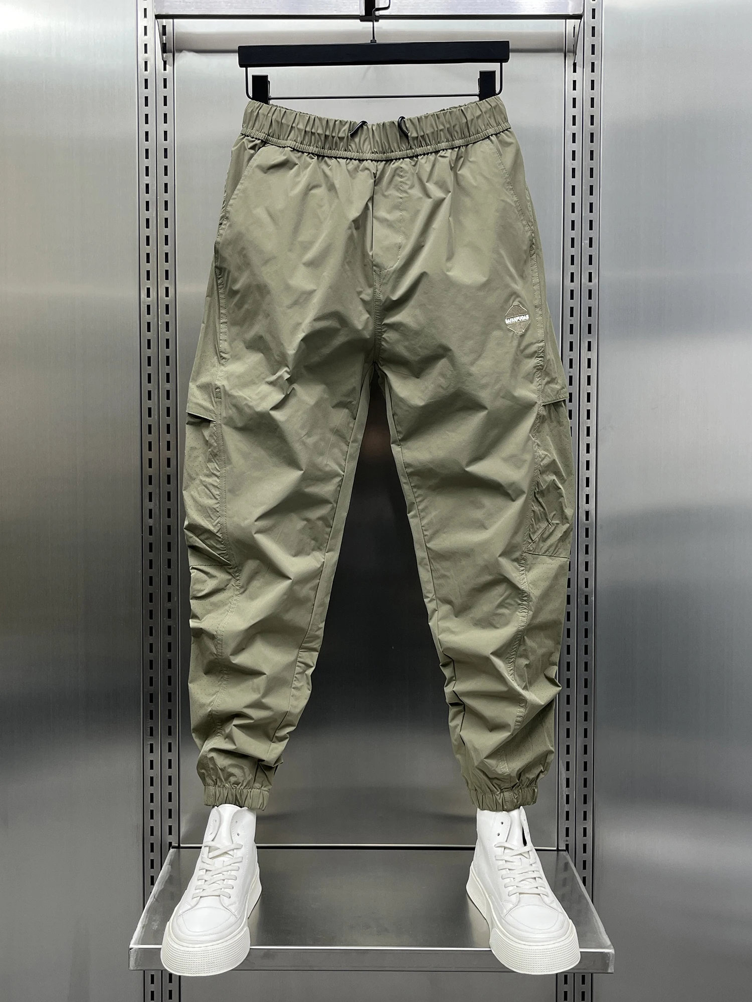 Высококачественные дышащие мужские повседневные брюки, лето 2024, модные американские брюки свободного кроя с манжетами, молодежные, легкие
Высококачественные дышащие мужские повседневные брюки, лето 2024, модные американские брюки свободного кроя с манжетами, молодежные, легкие