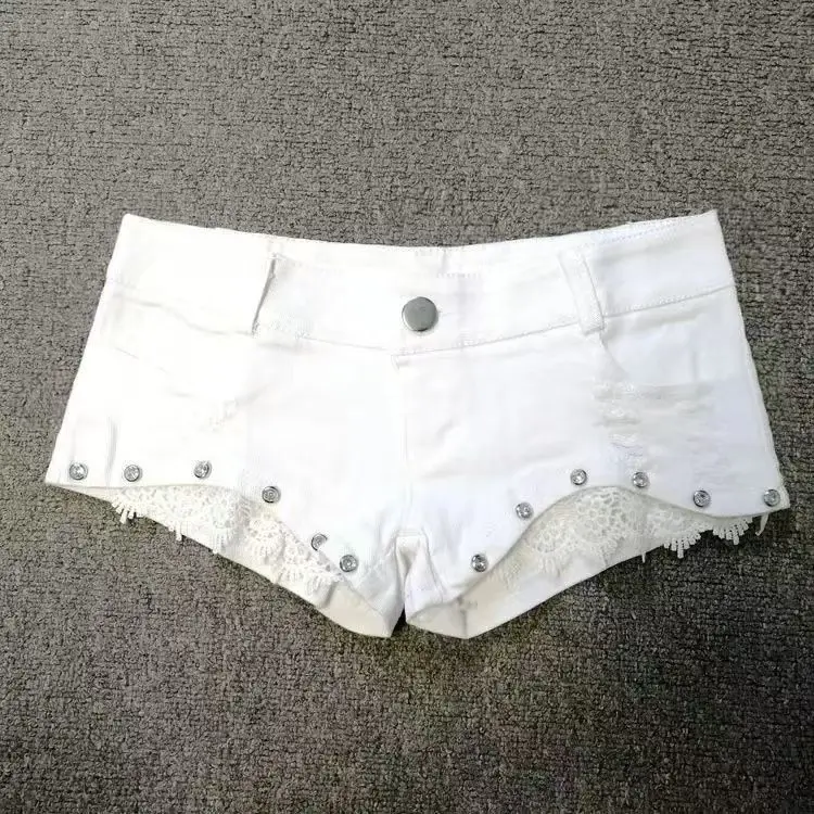 Women's Y2K White Denim Shorts Low Waist Lace Trim Rivet Decor Distressed Mini Hot Pants for Streetwear Party Clubwear Summer
Women's Y2K White Denim Shorts Low Waist Lace Trim Rivet Decor Distressed Mini Hot Pants for Streetwear Party Clubwear Summer