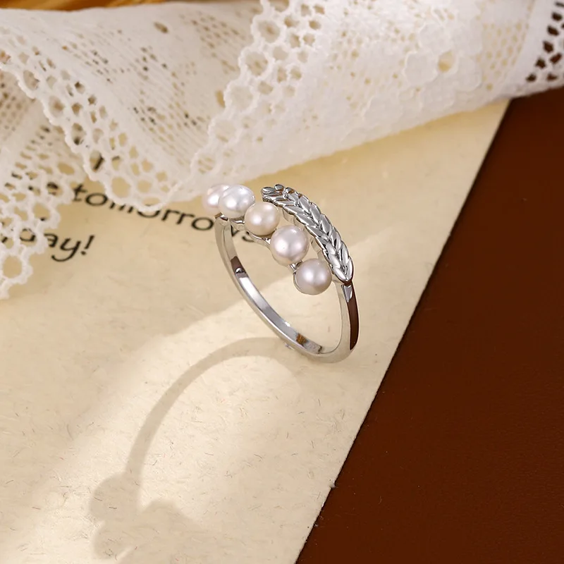 2025 Trendy Wheat & Pearl Ring – Korean Minimalist Adjustable Finger Jewelry Women's Delicate Stackable Unique Fashion Gift
2025 Trendy Wheat & Pearl Ring – Korean Minimalist Adjustable Finger Jewelry Women's Delicate Stackable Unique Fashion Gift