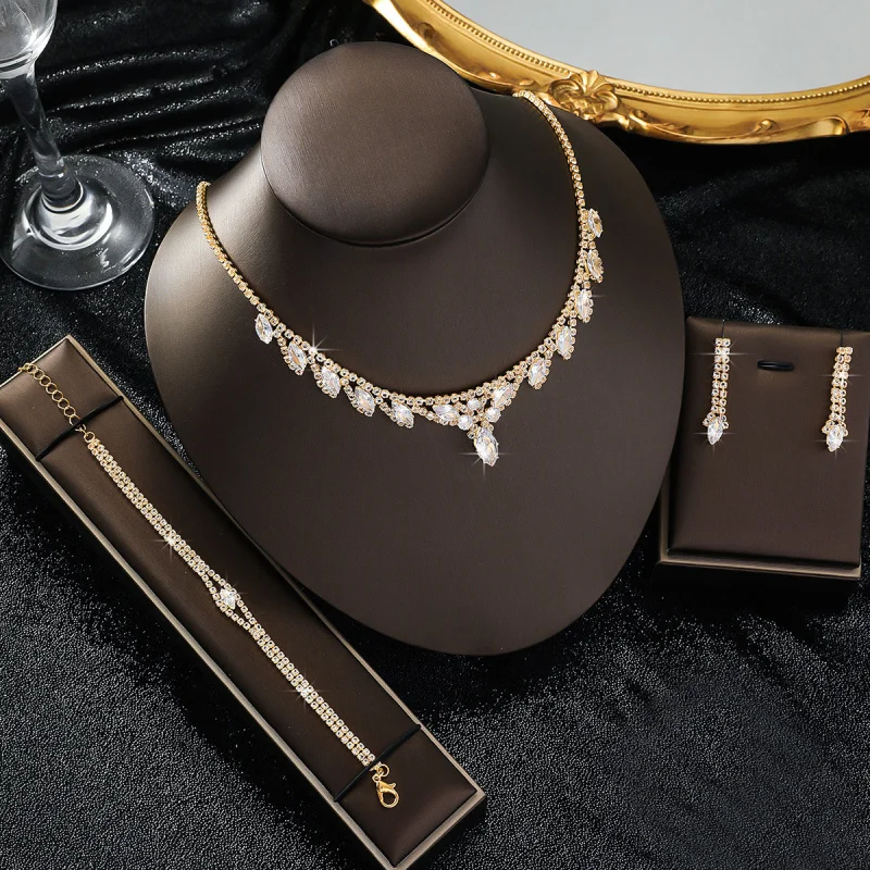 European and American Collarbone Chain High-Grade Zircon Women's Earrings Necklace Set Exquisite Water Drop Bridal Jewelry Chain 
European and American Collarbone Chain High-Grade Zircon Women's Earrings Necklace Set Exquisite Water Drop Bridal Jewelry Chain