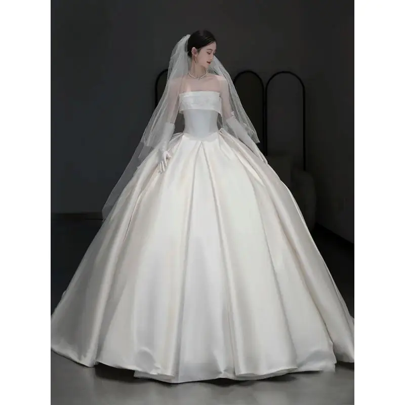 Satin Light Wedding Dress With Strapless Design High-end Texture Sleeveless Runaway Princess Trailing Outdoor Veil Customized
Satin Light Wedding Dress With Strapless Design High-end Texture Sleeveless Runaway Princess Trailing Outdoor Veil Customized