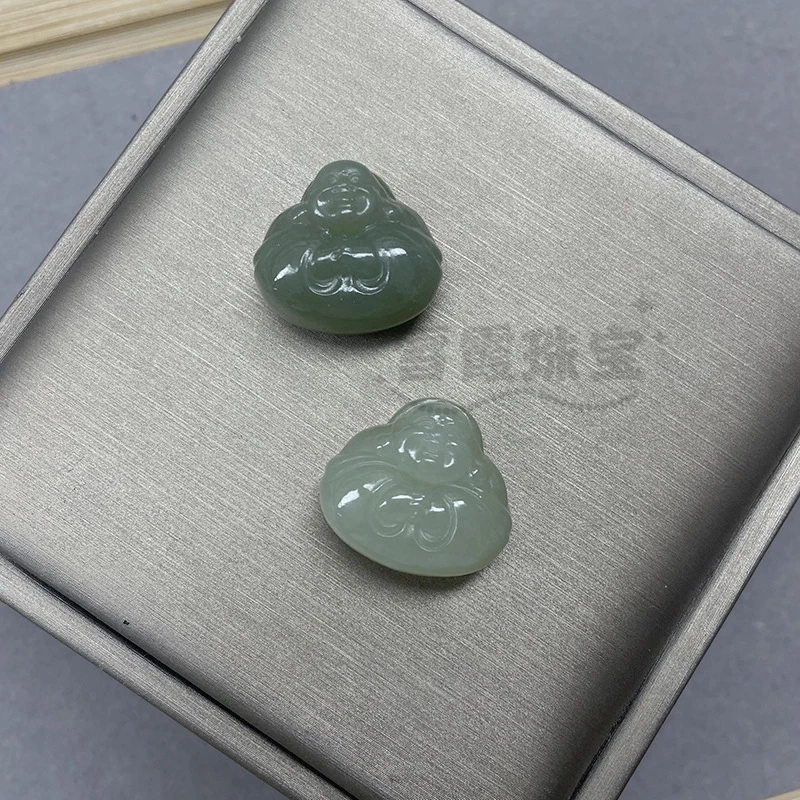 Qinghai and materials, necklace , Hotan green jade Buddha pendant
Qinghai and materials, necklace , Hotan green jade Buddha pendant
