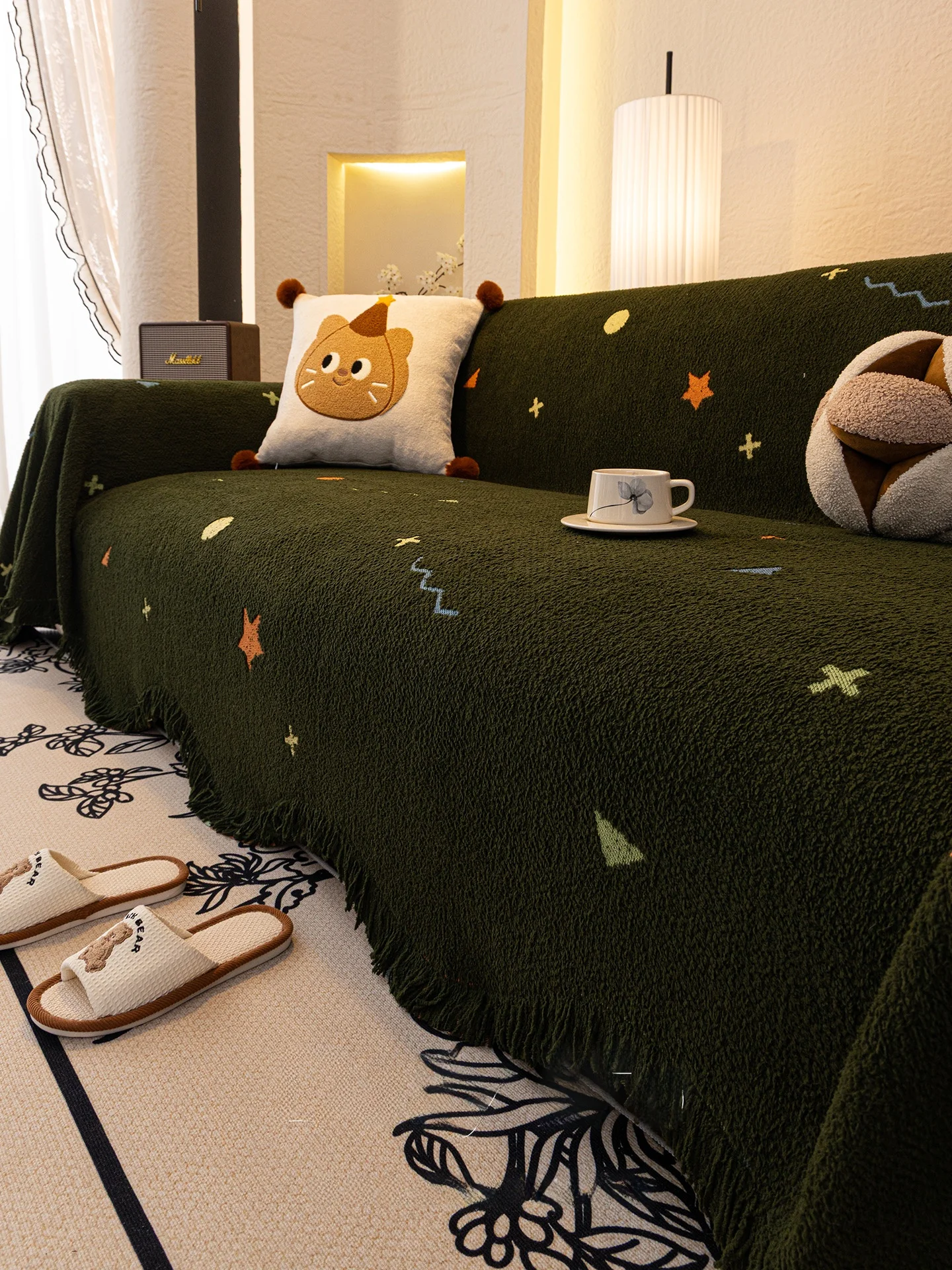 Universal One-Piece Sofa Cuion Cover Modern mat Non-Slip Living Room Furniture Protector Winter 2025 Home Textile
Universal One-Piece Sofa Cuion Cover Modern mat Non-Slip Living Room Furniture Protector Winter 2025 Home Textile