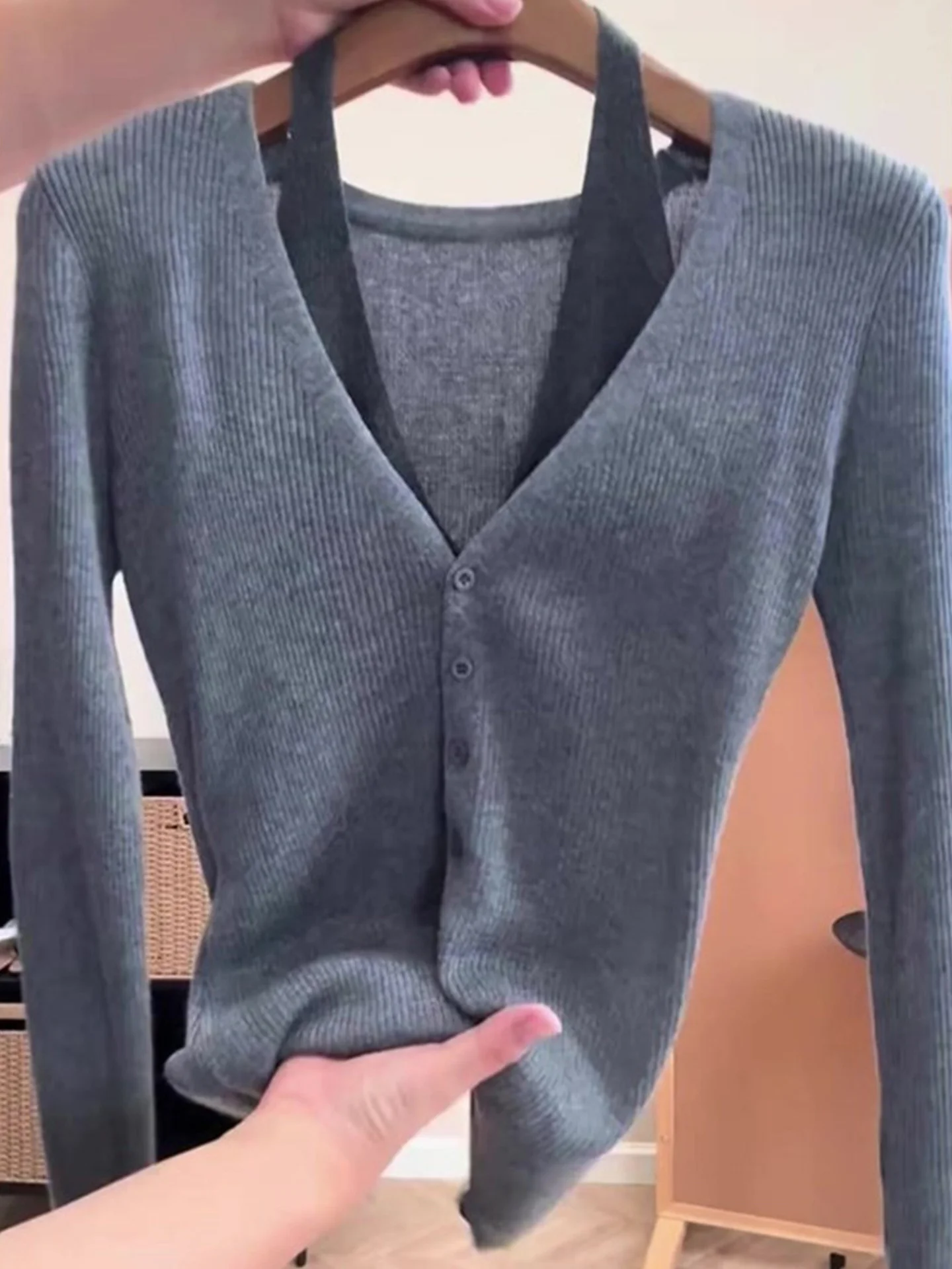 Neckline Design Slim Fit Long Sleeve Knitwear Women's Style Commute Fashion Korean Version V-neck Simplicity Autumn Top
Neckline Design Slim Fit Long Sleeve Knitwear Women's Style Commute Fashion Korean Version V-neck Simplicity Autumn Top