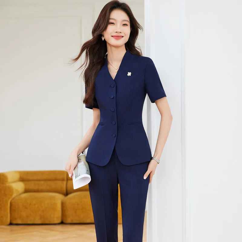 Профессиональный женский летний костюм для ювелирного магазина, униформа для косметолога, элегантное платье-костюм с коротким рукавом для персонала гостиничной стойки регистрации
Профессиональный женский летний костюм для ювелирного магазина, униформа для косметолога, элегантное платье-костюм с коротким рукавом для персонала гостиничной стойки регистрации