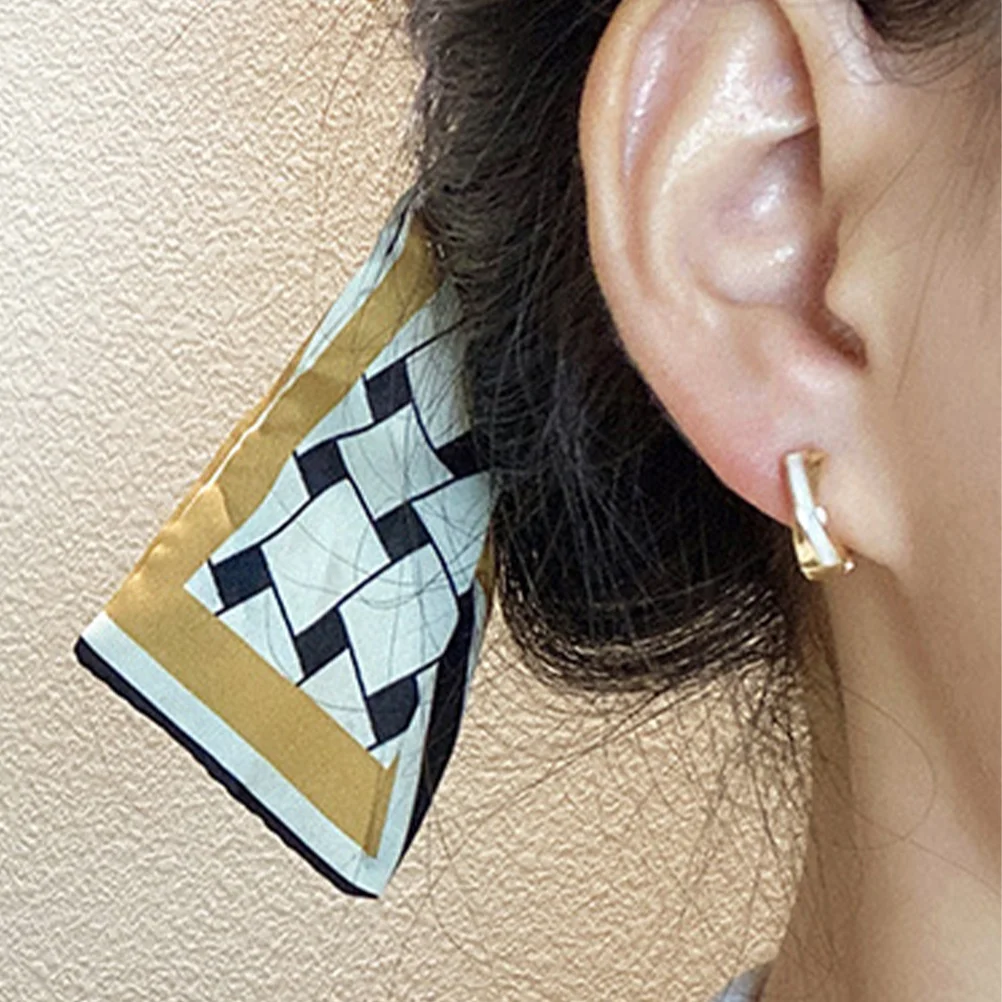 Trendy Minimalist Huggie Hoops Earrings for Women Small Hoop Earring Designs Fashion Jewelry Circle Lady Statement Earring 2025
Trendy Minimalist Huggie Hoops Earrings for Women Small Hoop Earring Designs Fashion Jewelry Circle Lady Statement Earring 2025