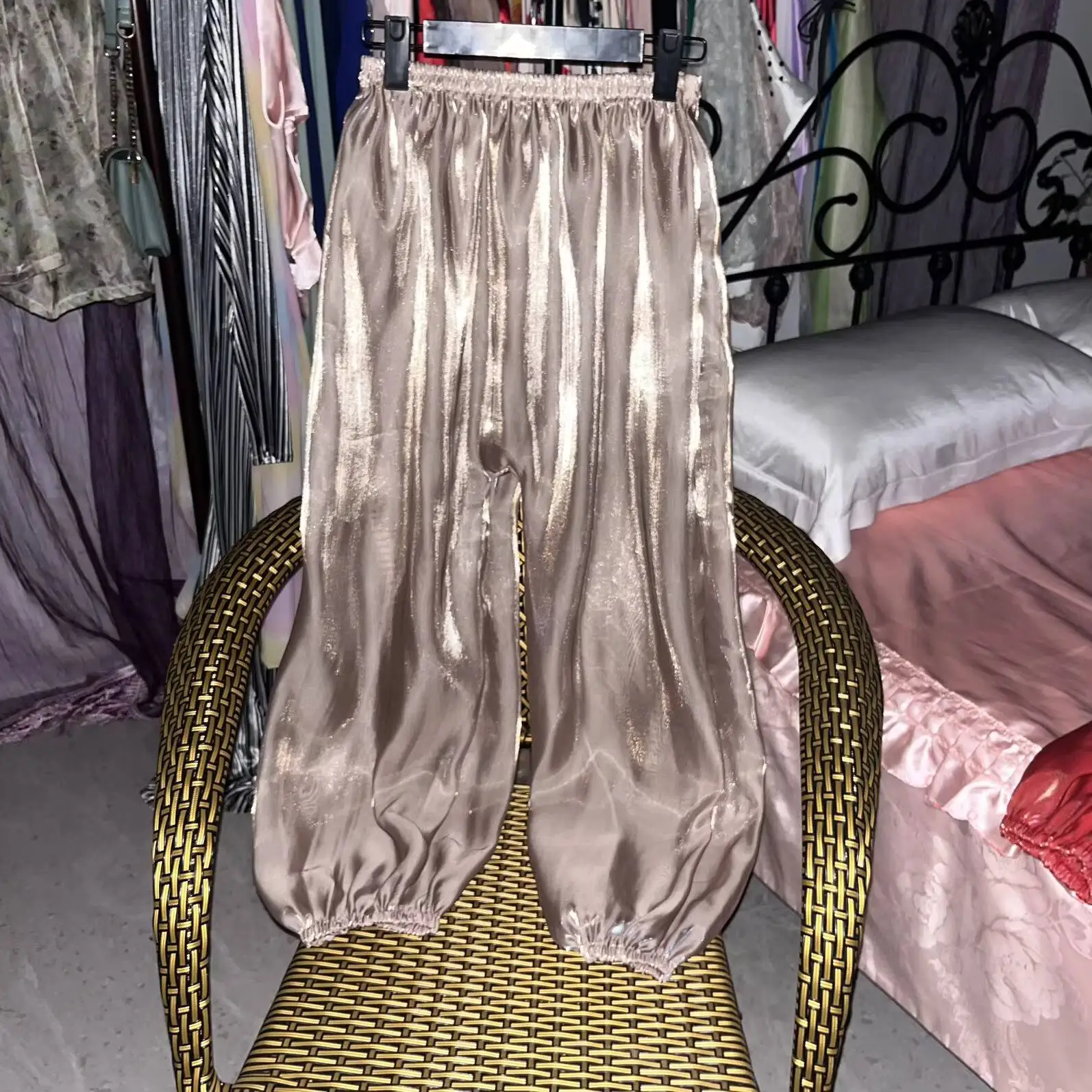 Glossy liquid water gauze organza women men pants Loose seamless trousers plus size home bottoms
Glossy liquid water gauze organza women men pants Loose seamless trousers plus size home bottoms