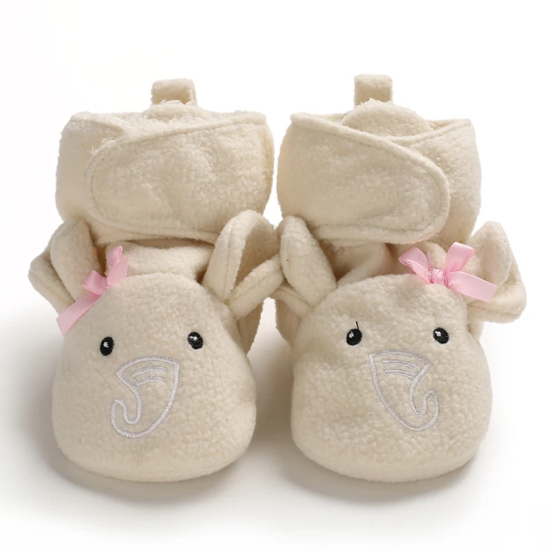 Winter baby's small animal shaped cloth soled cotton shoes with warm and plush thick Velcro baby's walking cotton shoes
Winter baby's small animal shaped cloth soled cotton shoes with warm and plush thick Velcro baby's walking cotton shoes