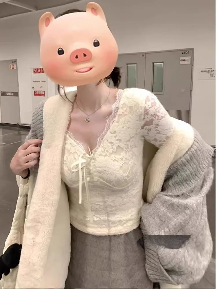 Новая зимняя женская футболка с V-образным вырезом и длинным рукавом из белого кружева, облегающая, базовая, для повседневной носки, сексуальная, для особых случаев
Новая зимняя женская футболка с V-образным вырезом и длинным рукавом из белого кружева, облегающая, базовая, для повседневной носки, сексуальная, для особых случаев