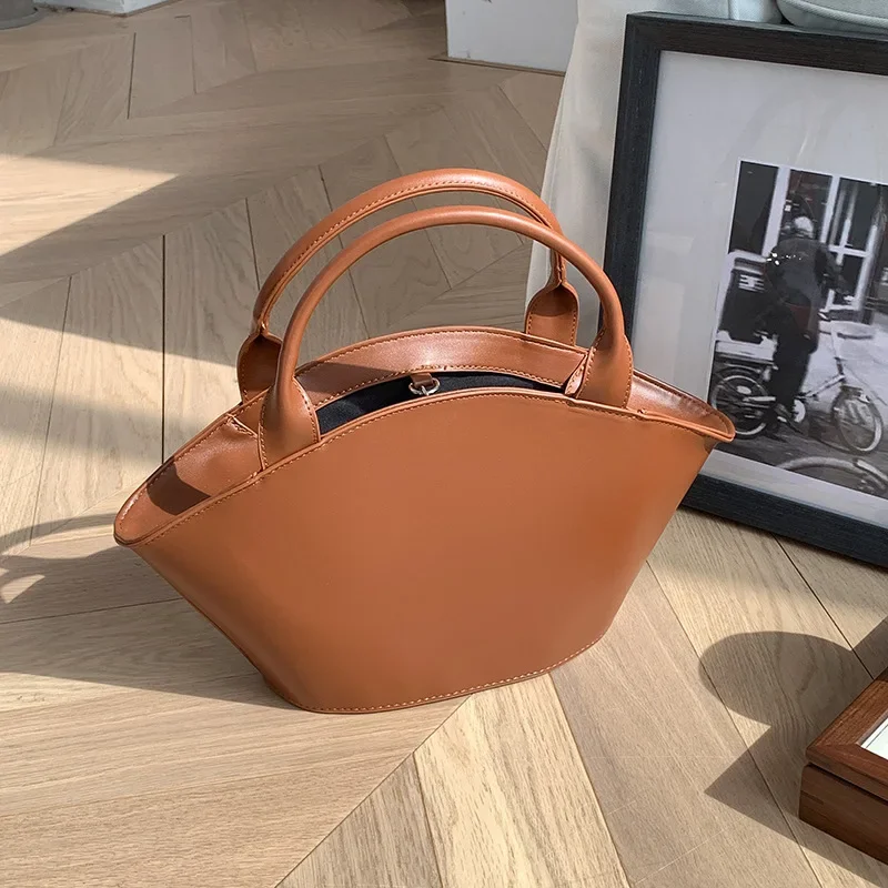 Fashion Fan-Shaped Women Handbags Designer Lady Buckets Bag Luxury Soft Pu Leather Small Tote Purses Quality Basket Bags 2022
Fashion Fan-Shaped Women Handbags Designer Lady Buckets Bag Luxury Soft Pu Leather Small Tote Purses Quality Basket Bags 2022