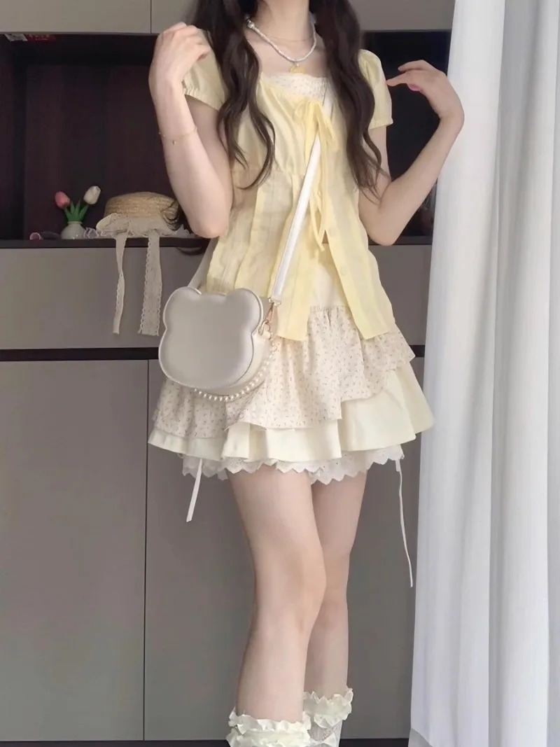 Gentle Sweet Fake Two-piece Patchwork Shirt Cake Skirt Two-piece Set Women Lace Up Pleated Korean Lace Slim Summer Chic Wear New
Gentle Sweet Fake Two-piece Patchwork Shirt Cake Skirt Two-piece Set Women Lace Up Pleated Korean Lace Slim Summer Chic Wear New