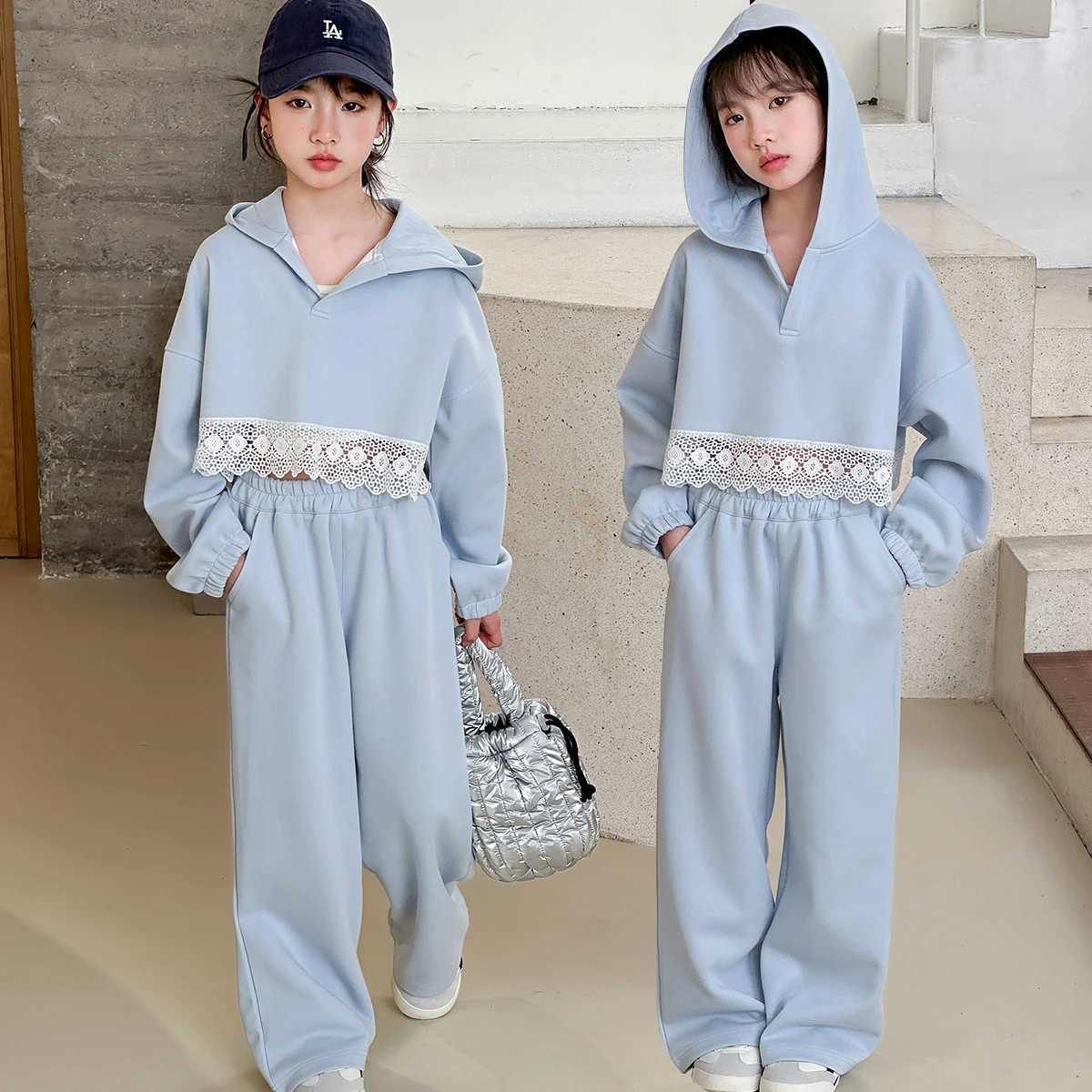 2025 spring girls tracksuits suit Korean design lace patchwork hooded sweatshirt+Straight wide leg pants casual 2pcs set outfits
2025 spring girls tracksuits suit Korean design lace patchwork hooded sweatshirt+Straight wide leg pants casual 2pcs set outfits