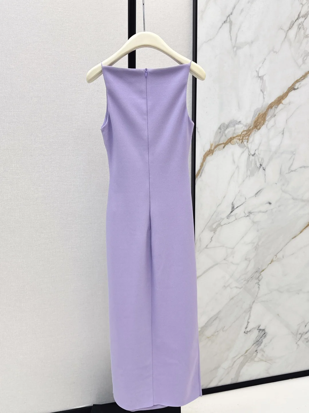 High quality new product logistics camisole dress, slim fit temperament, side slit mid length skirt
High quality new product logistics camisole dress, slim fit temperament, side slit mid length skirt