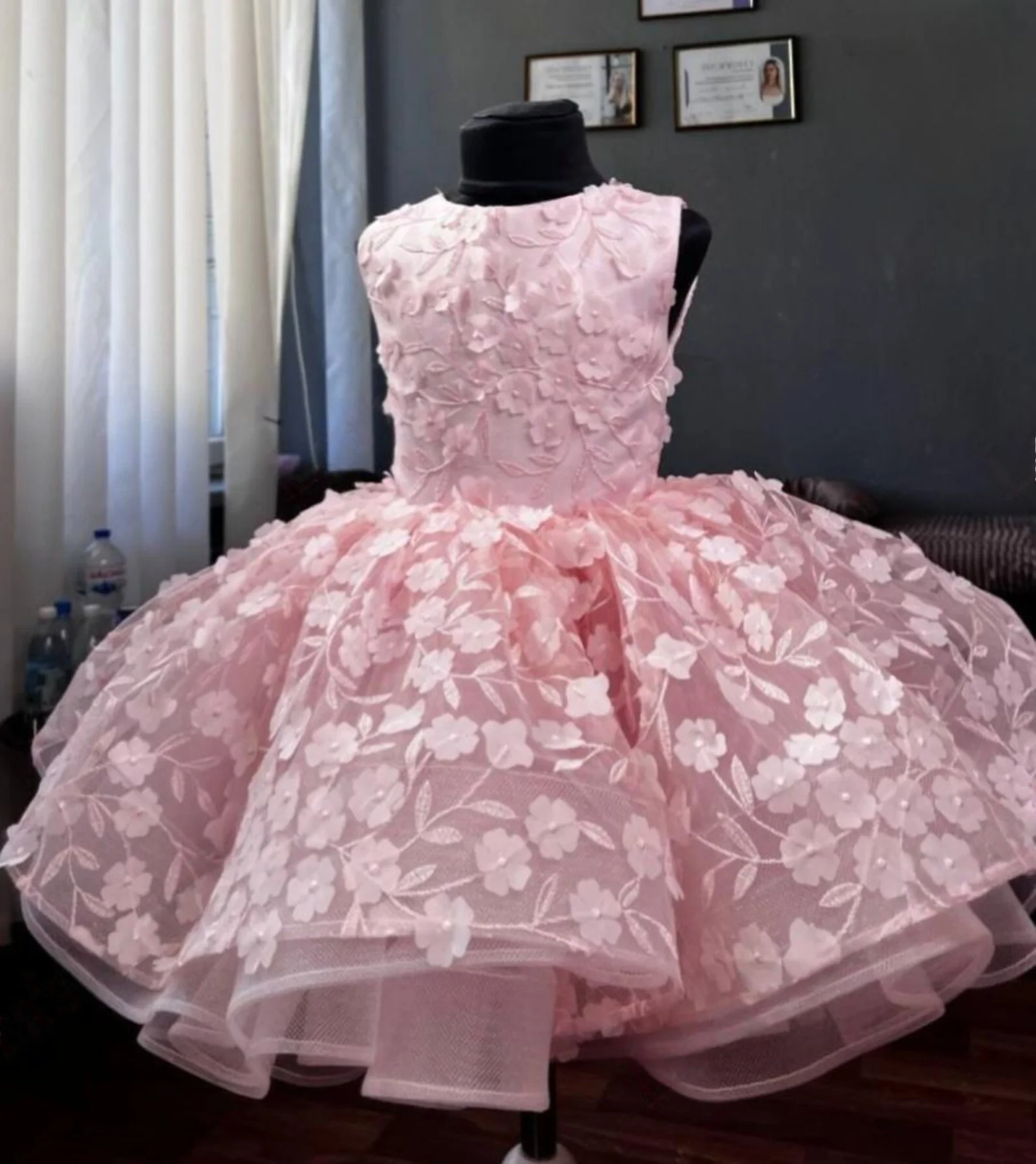 Custom JDY High End Luxury Flower Girl Dress Wedding Flower Girl Gown Kids Birthday Party Dress Kids Pageant Runway Formal Gown
Custom JDY High End Luxury Flower Girl Dress Wedding Flower Girl Gown Kids Birthday Party Dress Kids Pageant Runway Formal Gown